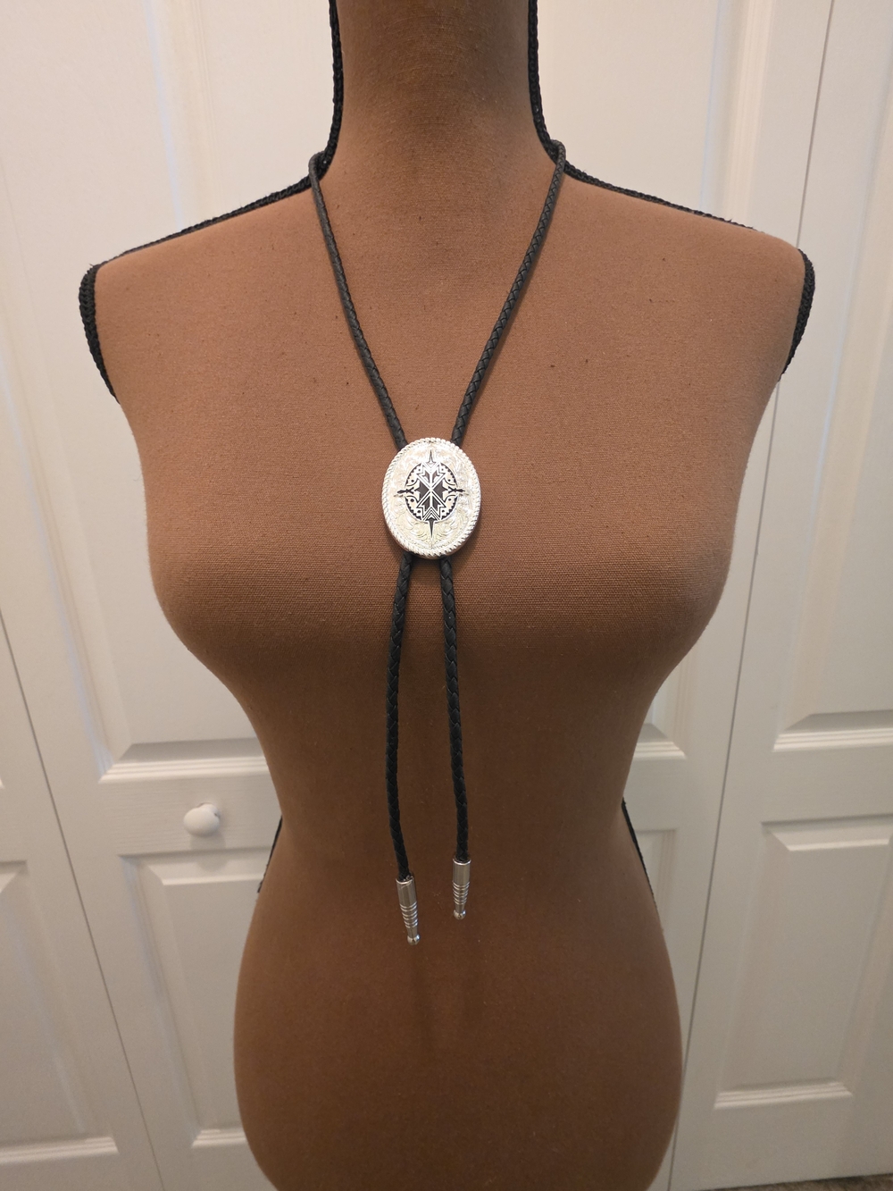 VTG Ivan Navajo Southwestern Silver Black Enamel Western Boho Cowgirl Bolo Tie
